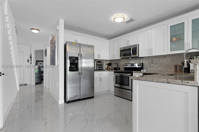 Building Photo - 12905 SW 31st Ct