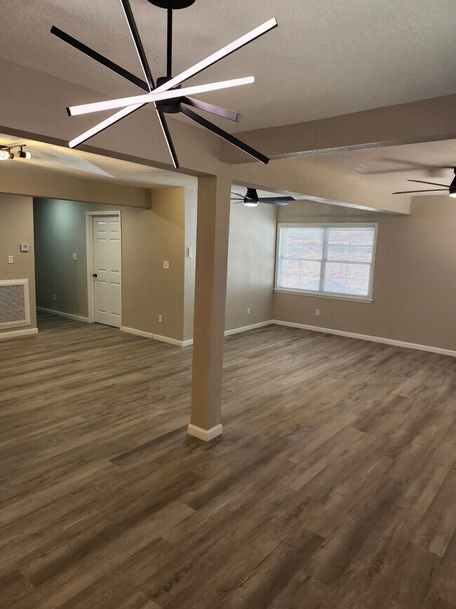Building Photo - 509 Famcee Ave