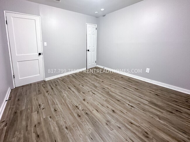 Building Photo - 1316 Rayfield Dr