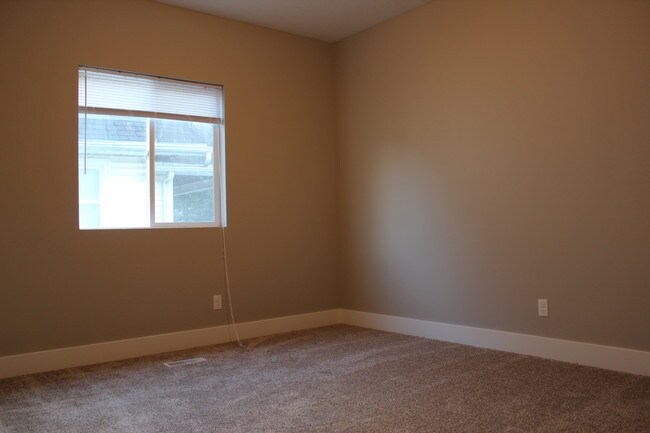 Building Photo - 226 Valley Ave SW