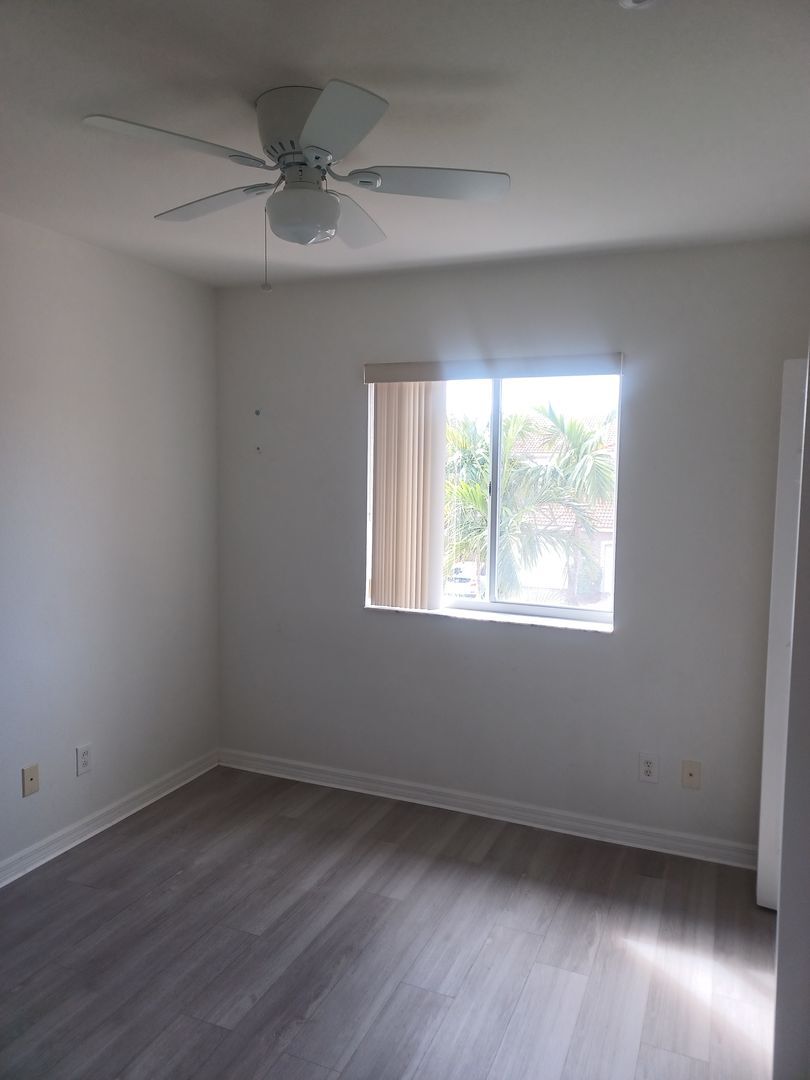 Building Photo - 3/2.5 Townhouse in a Family Friendly Community with Amenities Galore TENANT OCCUPIED UNTIL 4/30