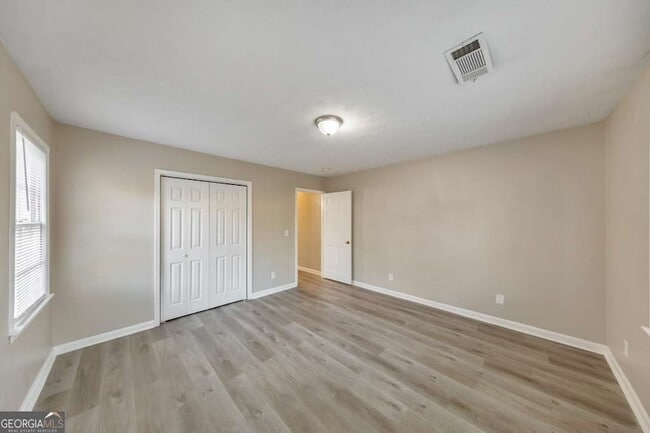 Building Photo - 245 Kimberly Way SW