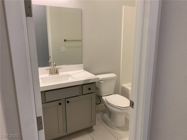 Building Photo - 819 Silverton Spgs St