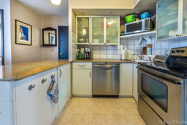 Building Photo - 2740 N Pine Grove Ave