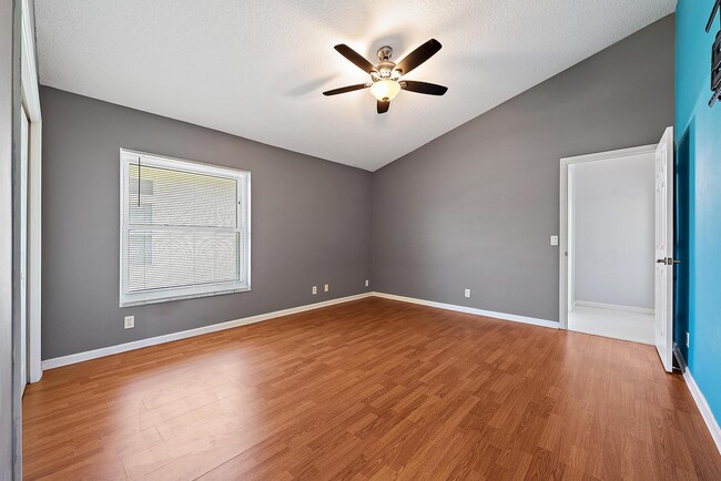 Building Photo - 500 N Cypress Dr