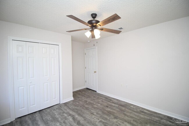 Building Photo - 2029 Shadow Lake Dr