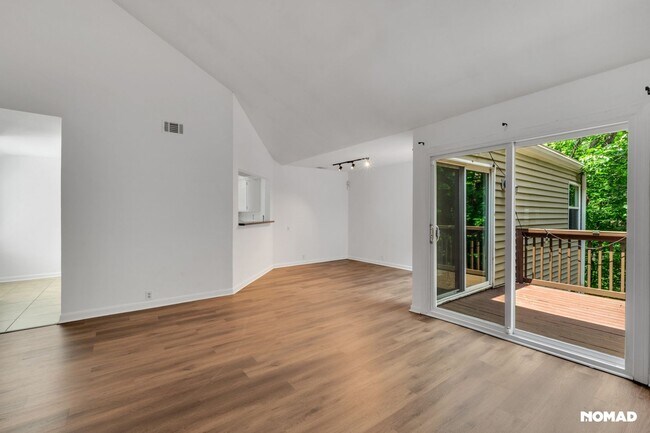 Building Photo - Charming 2BR Condo in Atlanta