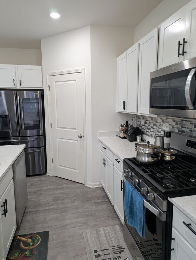 Building Photo - Spacious 4-Bedroom Modern Home with 3 Full Baths.