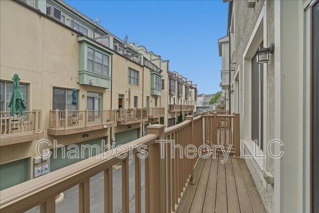 Building Photo - 2735 Linden Ln