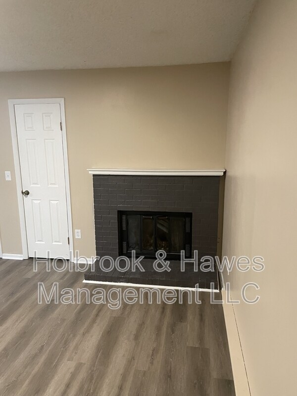 Building Photo - 1209 W Plum St