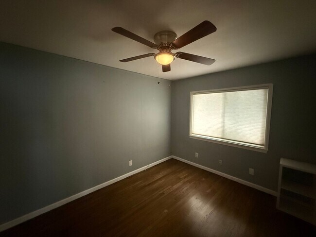 Building Photo - Lovely 3 Bedroom House w/ Finished Garage