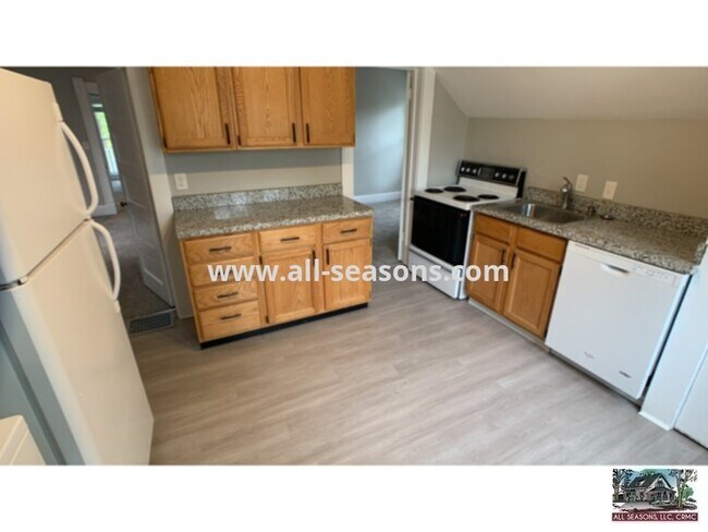 Building Photo - Charming Updated 2 Bedroom Unit on the Old North End!