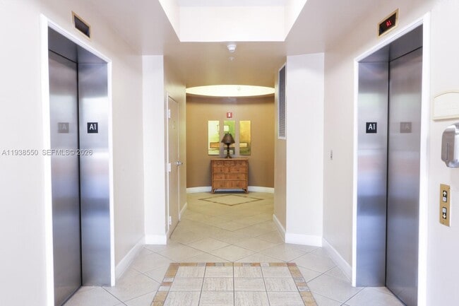 Building Photo - 520 SE 5 Ave