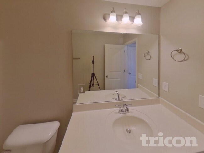 Building Photo - 622 Crooked Crk