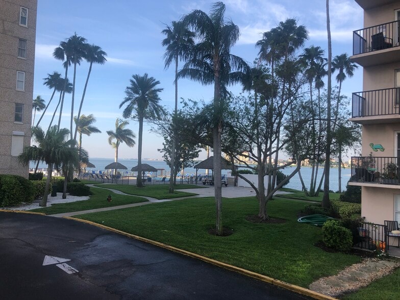 Pool nearest building - 5220 Brittany Dr S