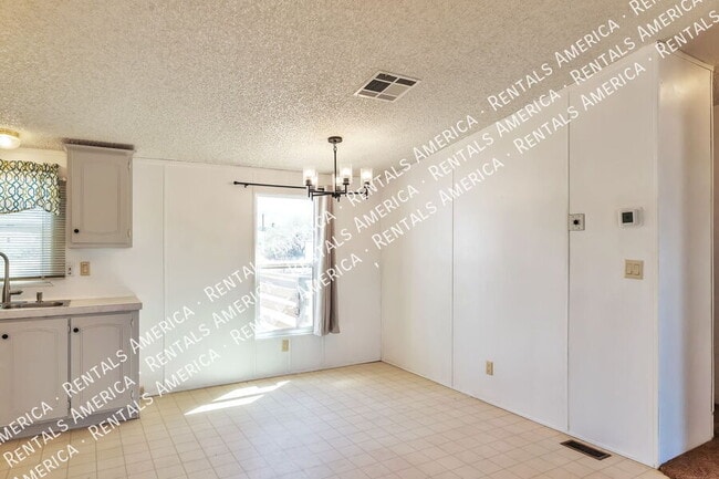 Building Photo - 13320 W El Lobo Rd
