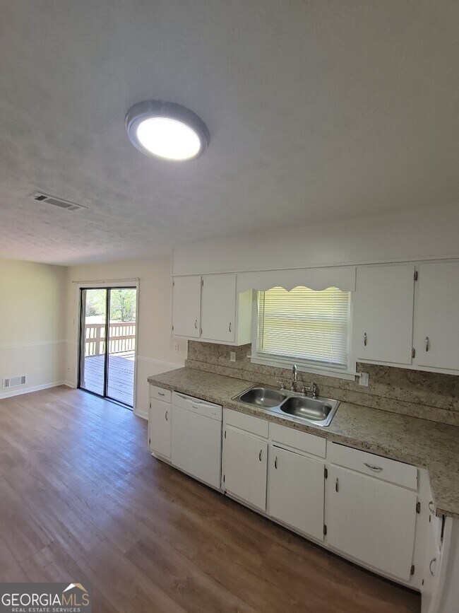 Building Photo - 463 Rock Meadow Dr