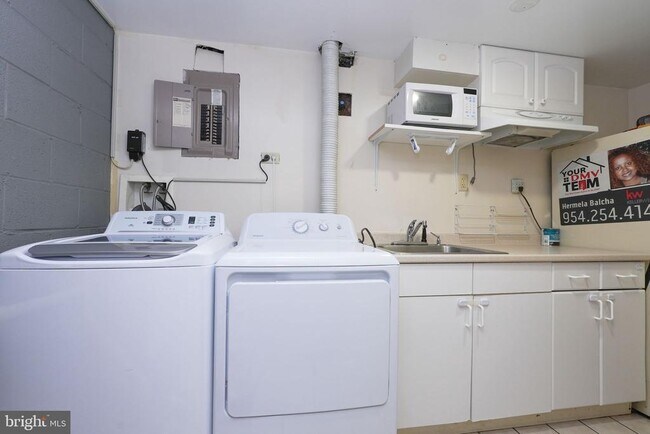 Building Photo - 6446 Shannon Station Ct