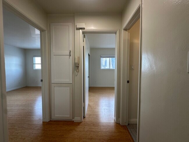 Building Photo - 23 Thornton Ave