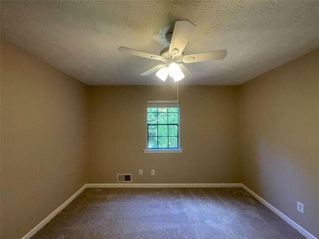 Building Photo - 55 Hunt Ridge Dr