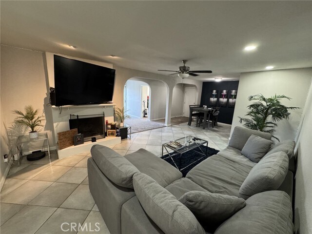 Building Photo - 5998 Mona Bell Ct