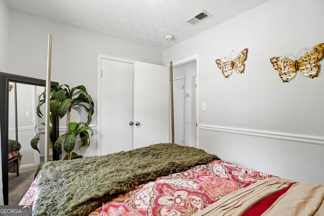 Building Photo - 405 King Arthur Ct
