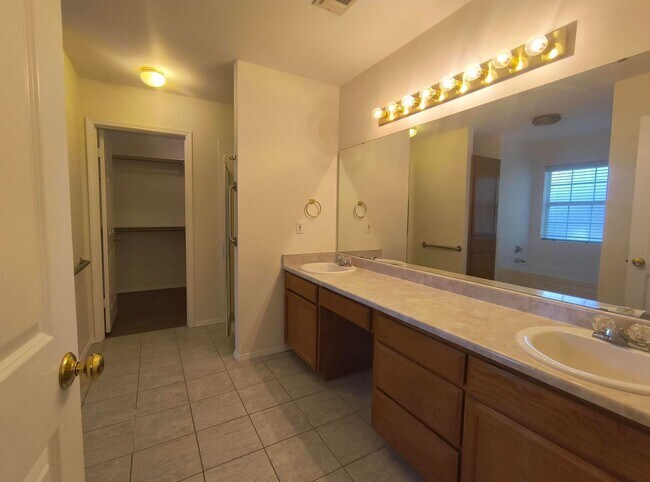 Building Photo - 4301 Pinon Ridge Dr