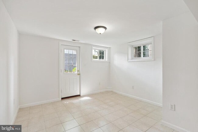 Building Photo - 3910 Yuma St NW