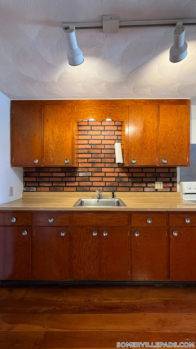 Building Photo - 79 Electric Ave