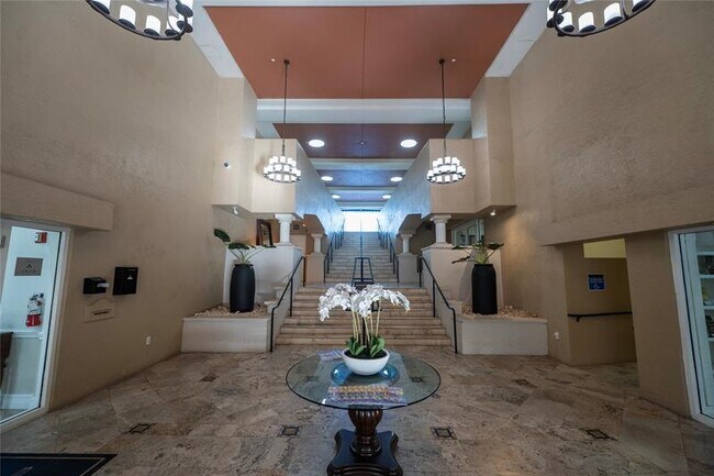 Building Photo - 520 SE 5 Ave