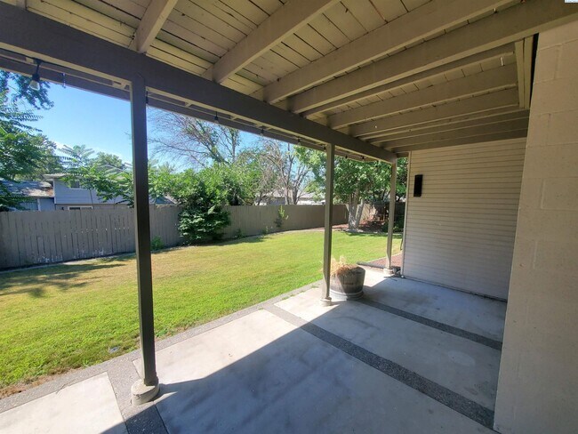 Building Photo - North Richland For Rent