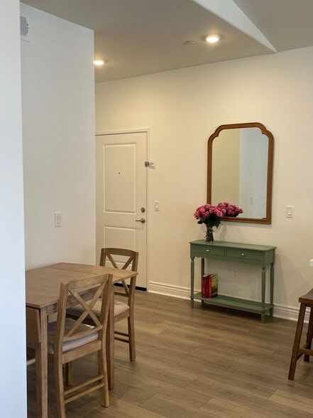 Building Photo - 302 Madonna Rd