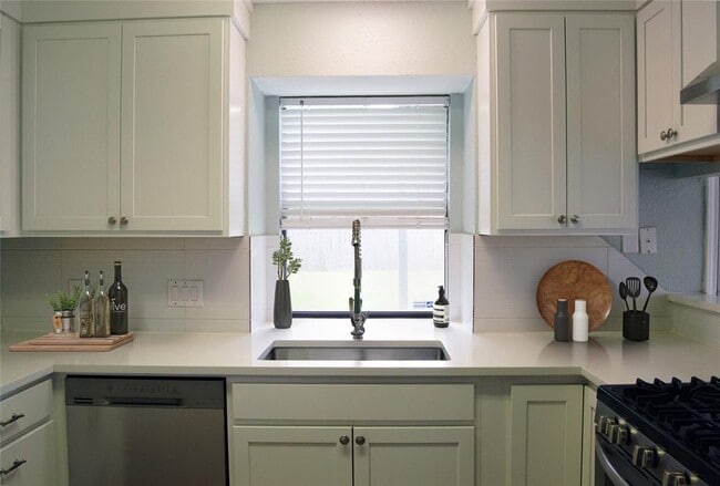 Building Photo - 2501 Autrey Dr