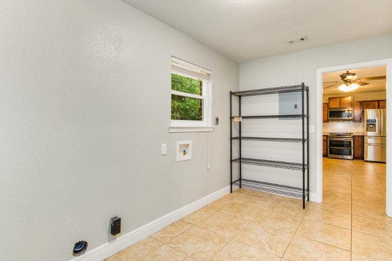 Building Photo - 4998 Carlyn Dr