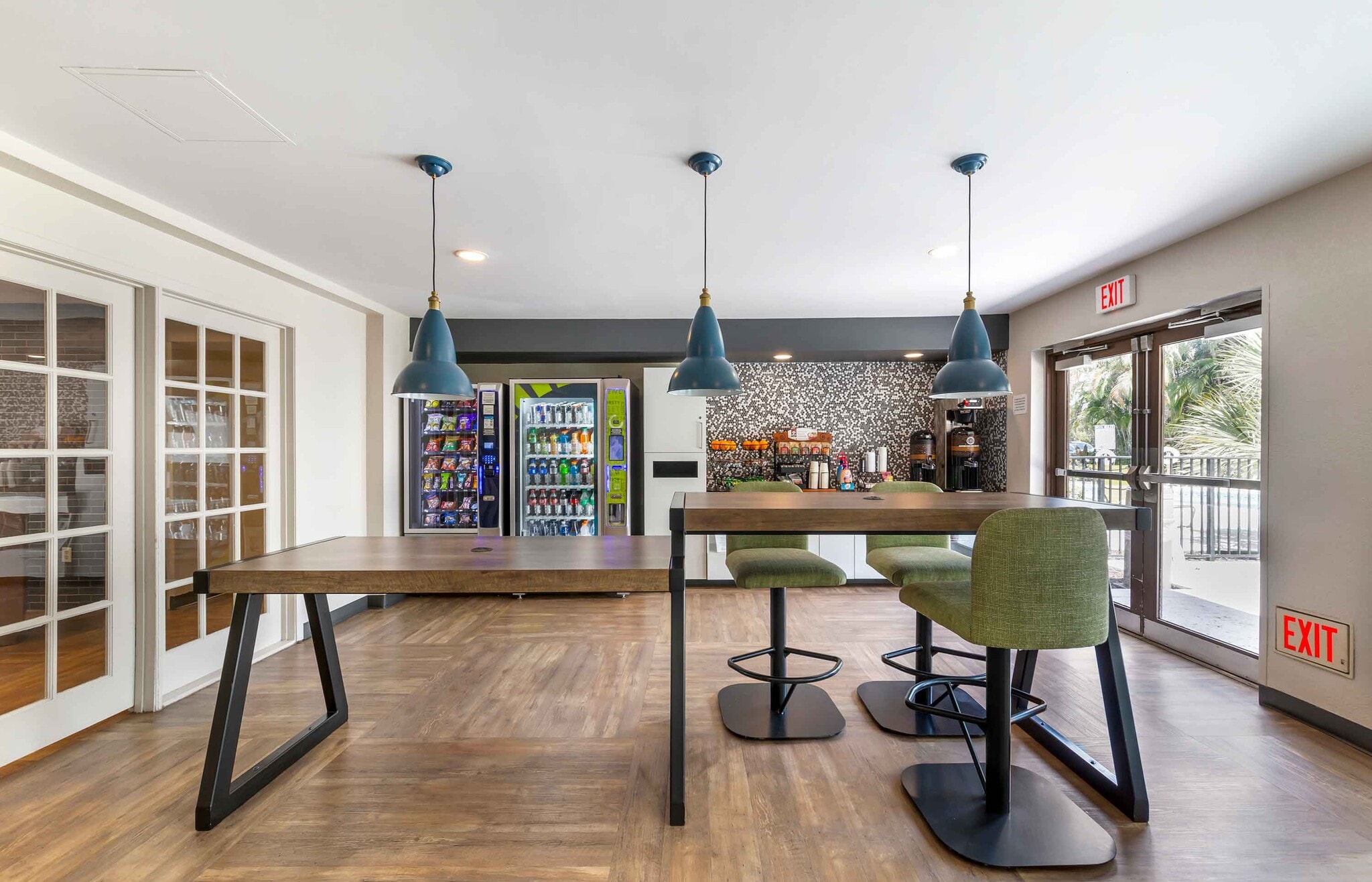 Building Photo - Furnished Studio-Miami - Airport - Miami Springs