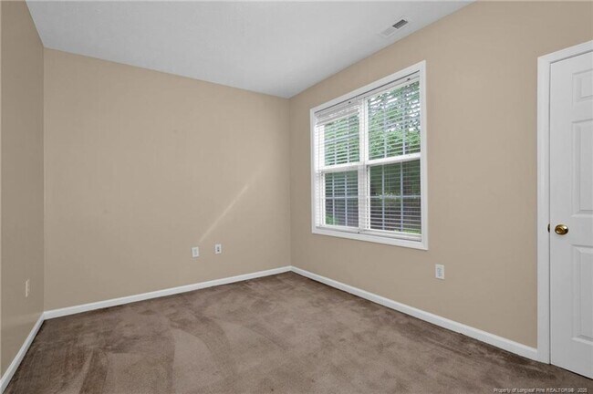 Building Photo - 3BD 2Bath Condo