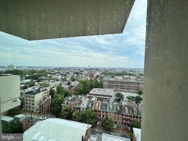 Building Photo - 604-36 S Washington Square