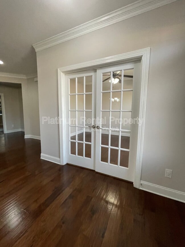 Building Photo - 600 Belton Ct