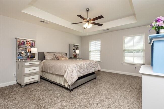 Building Photo - 5961 Uselton Dr