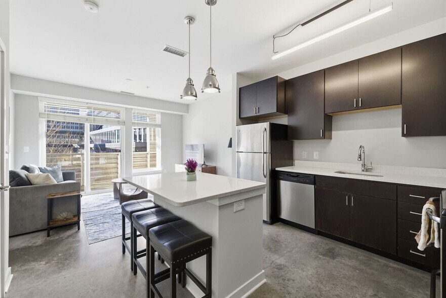 Building Photo - 421 E Market St