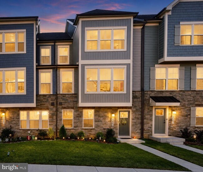 Building Photo - 8663 Shady Pines Dr