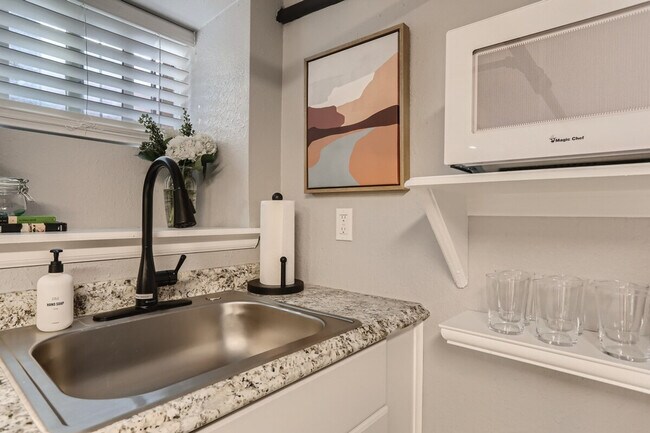 Building Photo - 2805 E 16th Ave