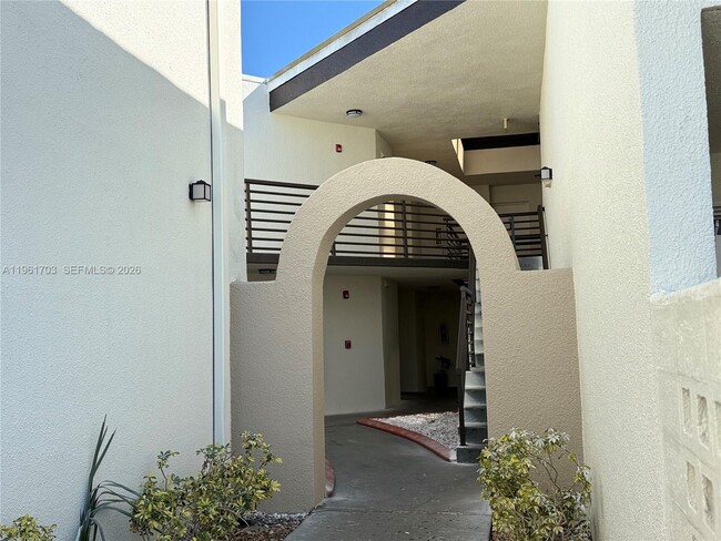 Building Photo - 9725 Fontainebleau Blvd