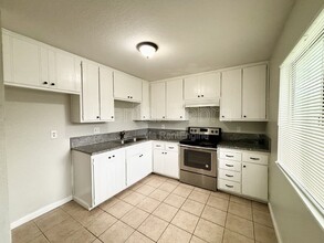 Building Photo - 920 Vermont Ave