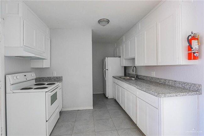 Building Photo - 720 E Sugarcane Dr