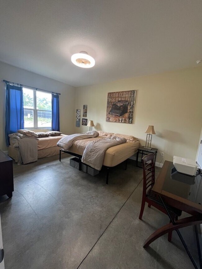 Building Photo - Peaceful Ocala Countryside Retreat – Close to WEC