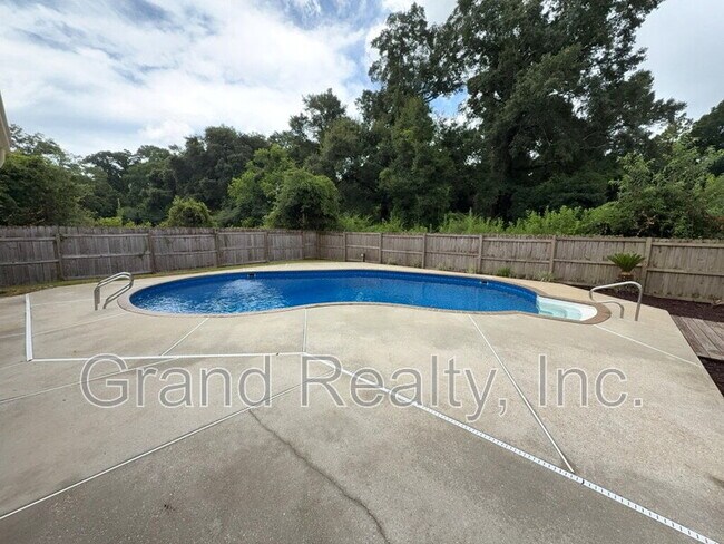 Building Photo - 4429 Amberwood Cir