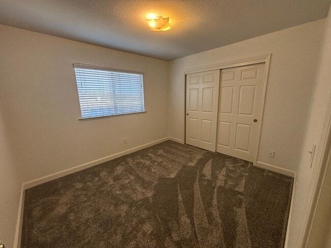 Building Photo - 5754 W Tenaya Ave