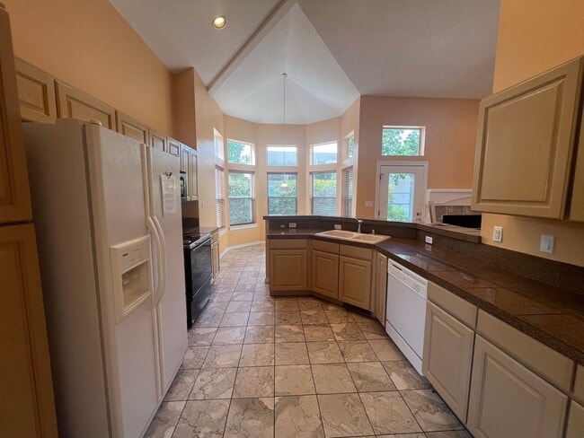 Building Photo - 3 Bedroom Home Available in Tanoan Near Ac...