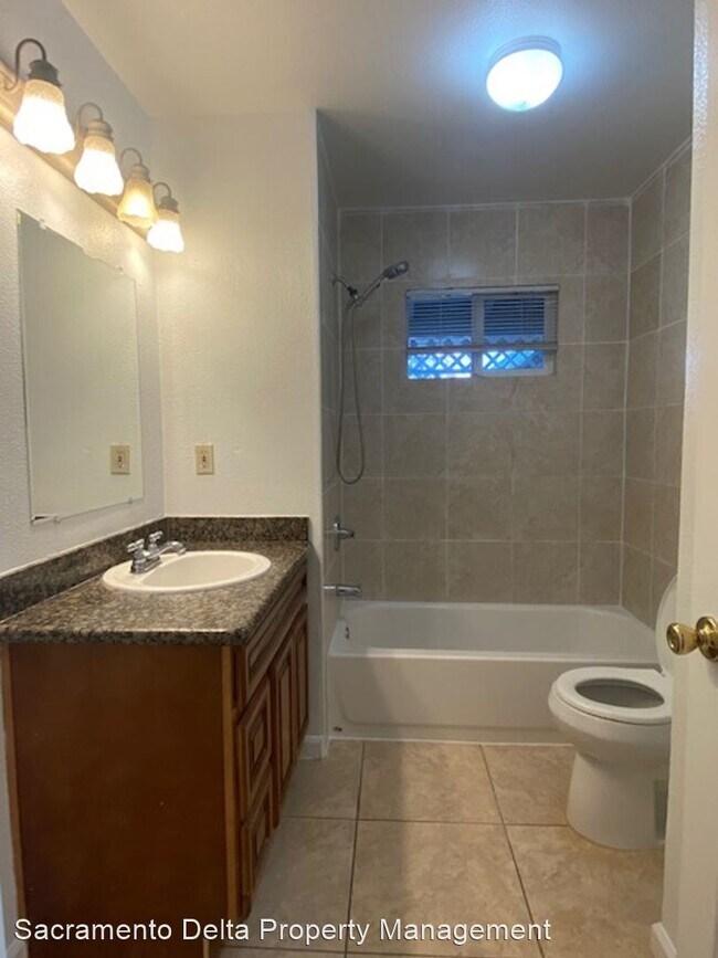 Building Photo - 4 br, 2 bath House - 4009 Bruce Way